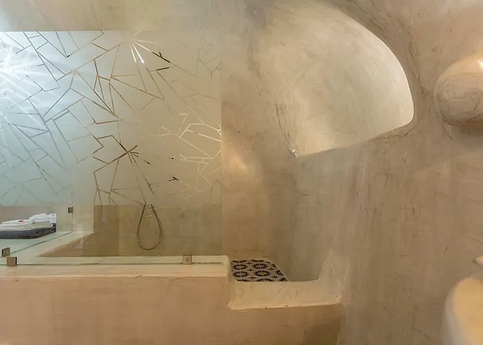 Hidden Treasure Suites ゲストハウス Vóthon