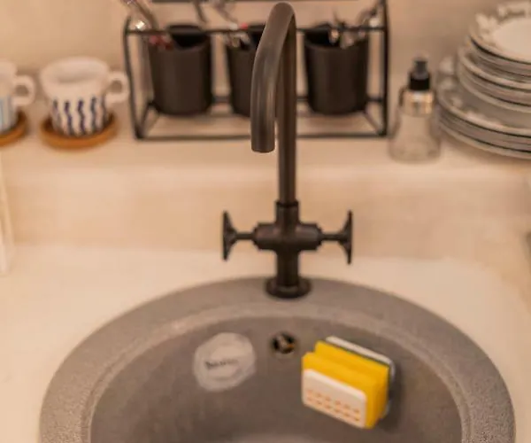 Hidden Treasure Suites ゲストハウス Vóthon