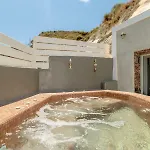 Hidden Treasure Suites בית הארחה
